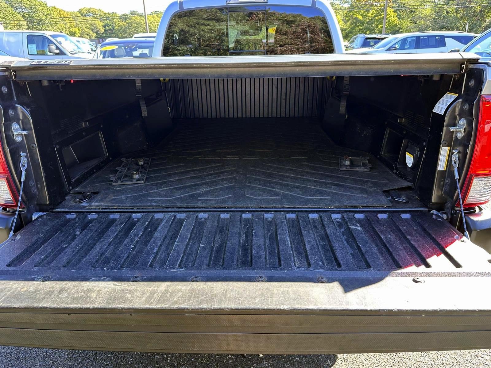 Used 2018 Toyota Tacoma TRD Off-Road AWD/4WD image 7
