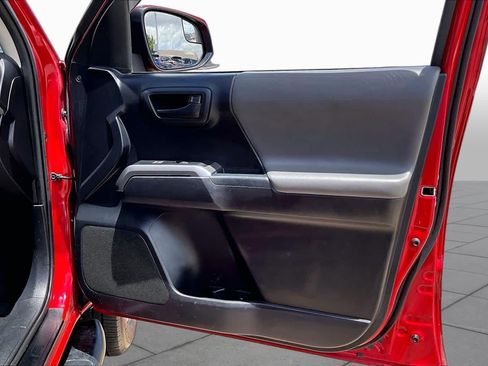 Used 2020 Toyota Tacoma SR5 AWD/4WD image 22