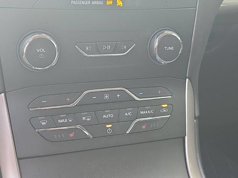 Used 2019 Ford Edge SEL w/ Equipment Group 201A AWD/4WD image 15