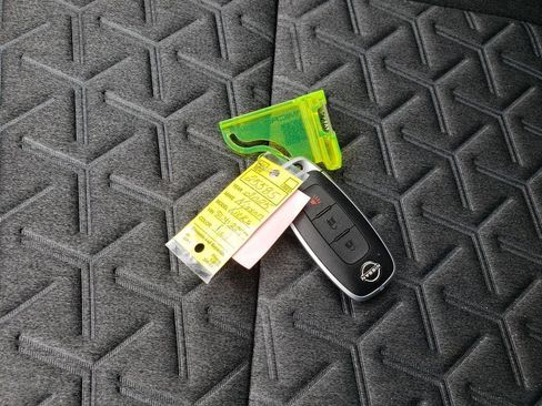 Certified 2025 Nissan Kicks SV image 38