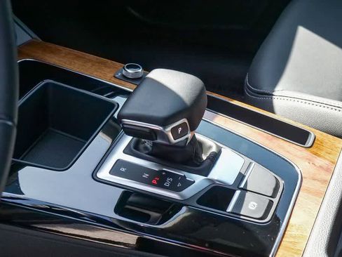 Used 2023 Audi Q5 2.0T Premium w/ Convenience Package image 18