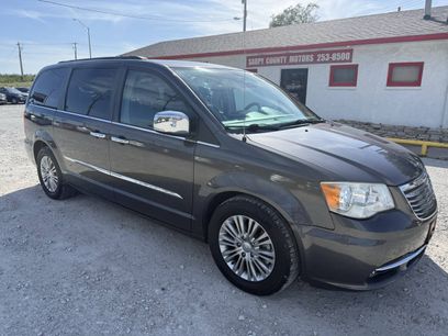 Used 2016 Chrysler Town & Country Touring-L w/ Driver Convenience Group