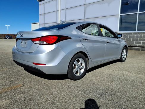 Used 2015 Hyundai Elantra SE image 3