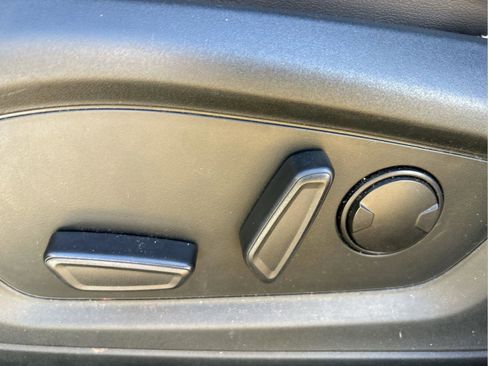 Used 2021 Ford Explorer XLT w/ Equipment Group 202A image 28