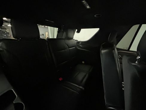 Used 2024 Chevrolet Tahoe LS RWD image 17