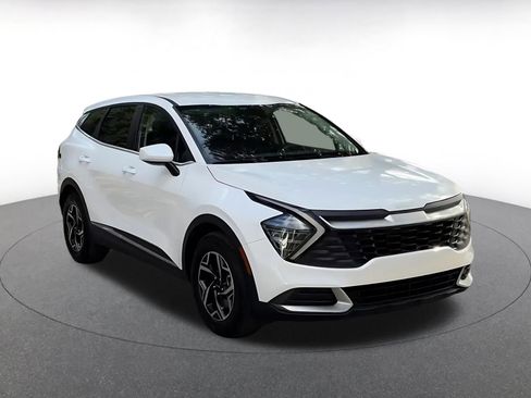 Used 2025 Kia Sportage LX image 3