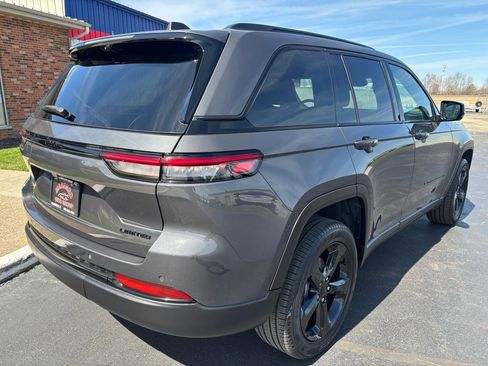 Used 2024 Jeep Grand Cherokee Limited w/ Luxury Tech Group II image 3