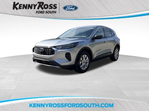 Used 2023 Ford Escape Active w/ Tech Pack #1 AWD/4WD image 1