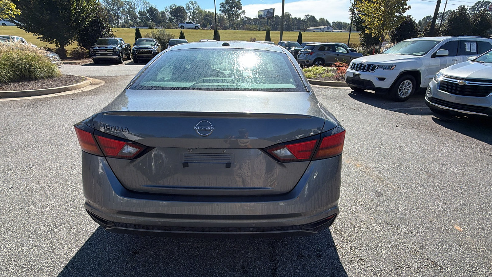 Used 2025 Nissan Altima 2.5 SV FWD image 10