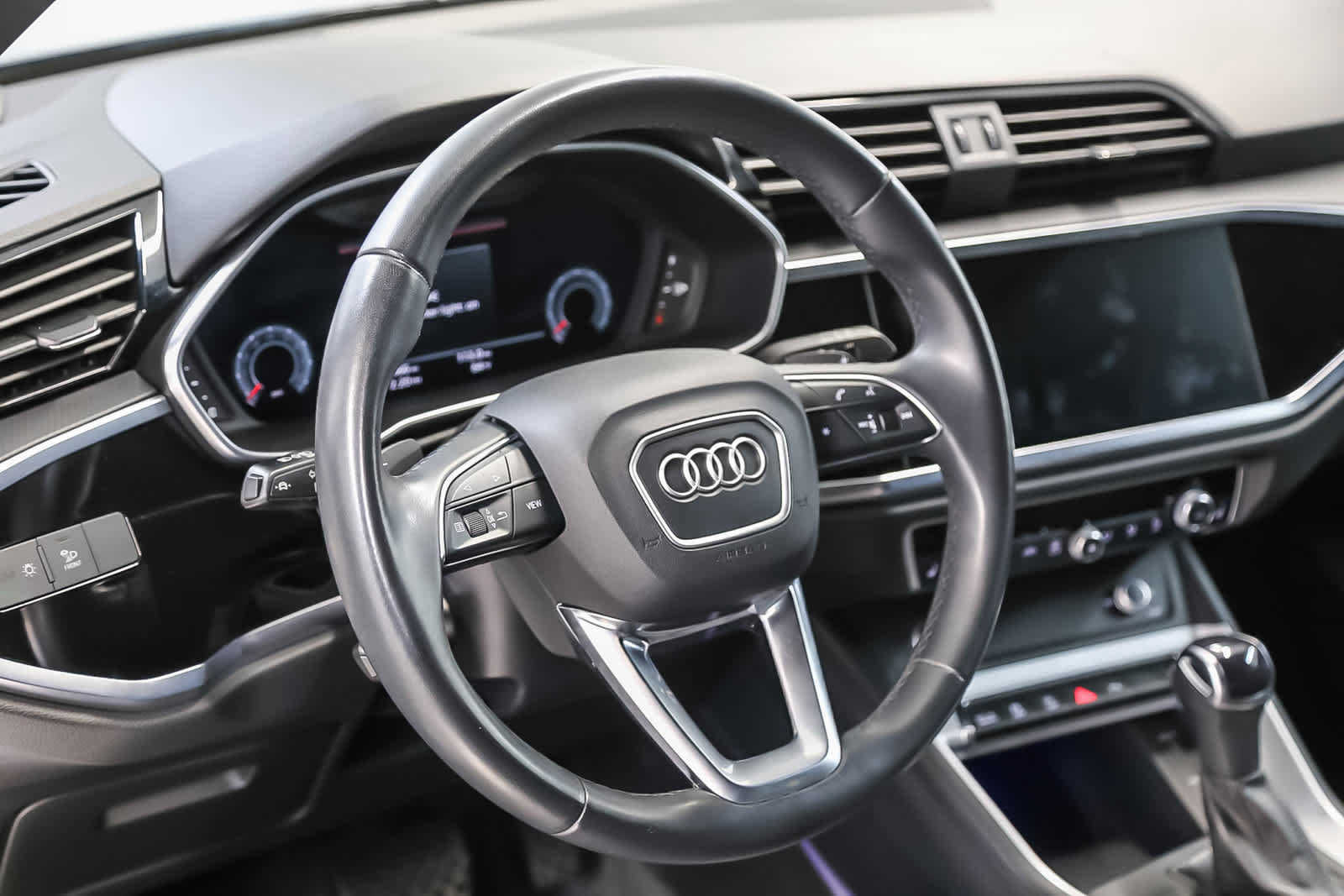 Used 2022 Audi Q3 2.0T Premium Plus w/ Premium Plus Package AWD/4WD image 4