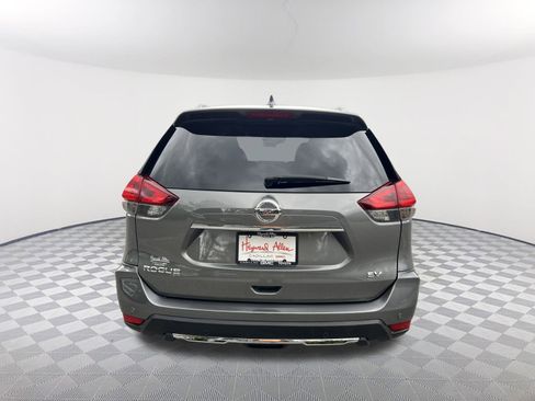 Used 2019 Nissan Rogue SV image 6