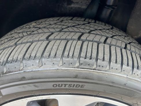 Used 2019 Buick Encore Essence FWD image 43