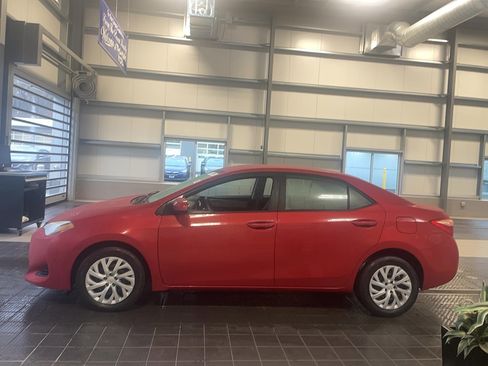 Used 2017 Toyota Corolla LE image 4