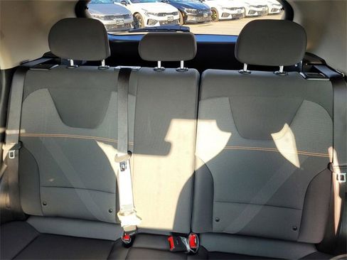 Used 2025 Kia Niro LX image 11