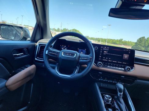 New 2025 GMC Canyon AT4 w/ Nightfall Edition image 9