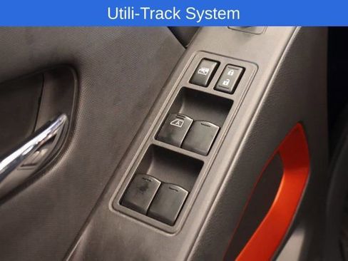 Used 2022 Nissan Frontier PRO-4X image 12