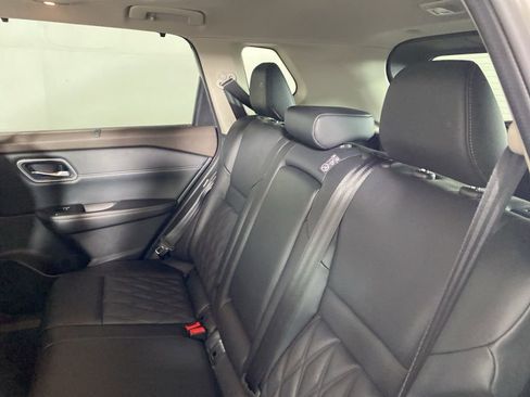 Used 2022 Nissan Rogue Platinum w/ Head-Up Display Package image 23