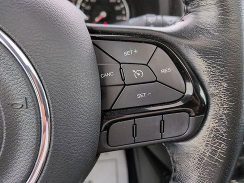 Used 2019 Jeep Renegade Altitude w/ UConnect 8.4 Nav Group AWD/4WD image 19