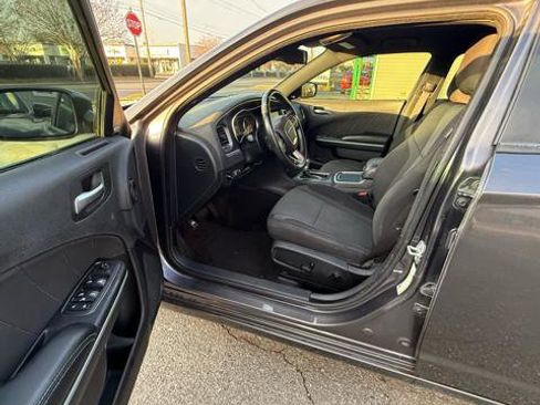 Used 2018 Dodge Charger SXT Plus w/ Navigation & Travel Group image 10