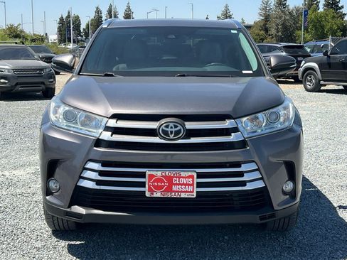 Used 2019 Toyota Highlander XLE FWD image 11