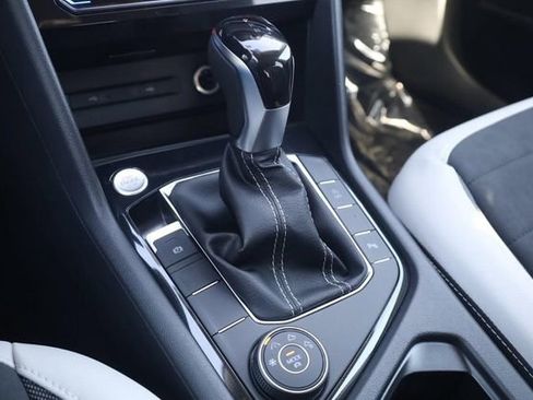 New 2026 Volkswagen Taos SE image 17