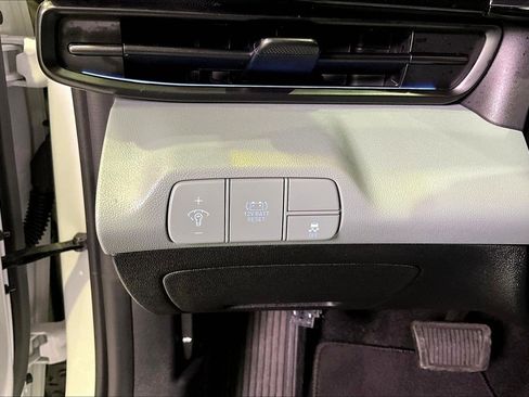 Used 2025 Hyundai Elantra Limited w/ Cargo Package FWD image 16