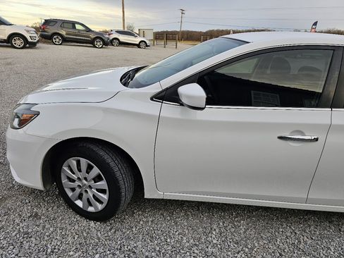 Used 2016 Nissan Sentra S image 4