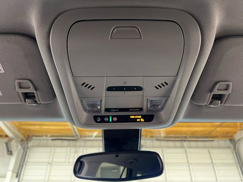 Used 2024 GMC Terrain SLT image 20