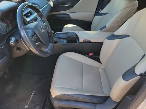 Used 2021 Lexus ES 300h w/ Premium Package image 3