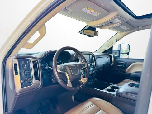 Used 2017 GMC Sierra 2500 Denali w/ Duramax Plus Package AWD/4WD image 17