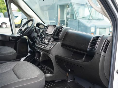 Used 2022 RAM ProMaster 2500 FWD image 2
