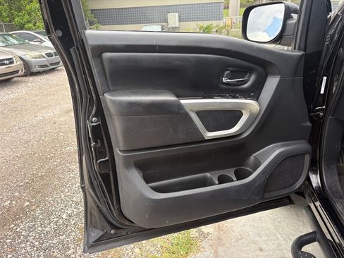 Used 2021 Nissan Titan SV w/ SV Convenience Package RWD image 10