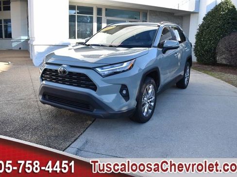 Used 2022 Toyota RAV4 XLE Premium image 5