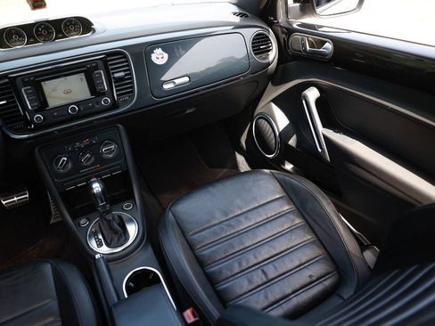 Used 2013 Volkswagen Beetle 2.0T FWD image 24