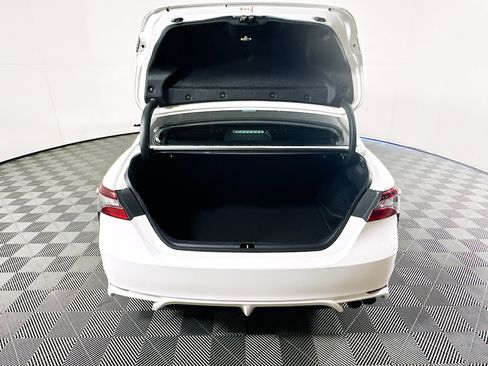 Used 2024 Toyota Camry SE w/ Cold Weather Package FWD image 31