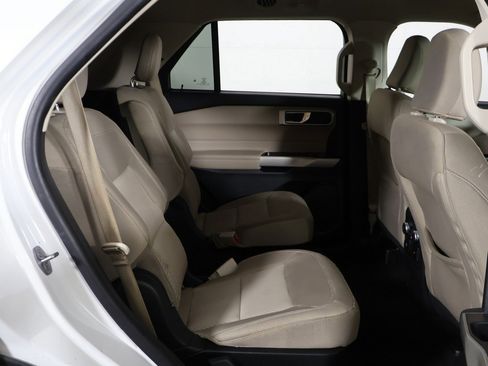 Used 2022 Ford Explorer XLT image 30