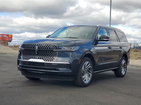 New 2025 Lincoln Navigator Reserve image 2