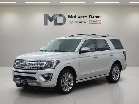 Used 2019 Ford Expedition Platinum RWD image 2