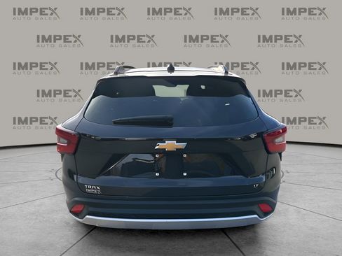 Used 2025 Chevrolet Trax LT w/ LT Convenience Package image 4