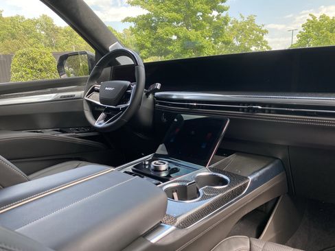 Used 2026 Cadillac Escalade V AWD/4WD image 45