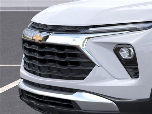 New 2026 Chevrolet TrailBlazer LT w/ Driver Confidence Package AWD/4WD image 13