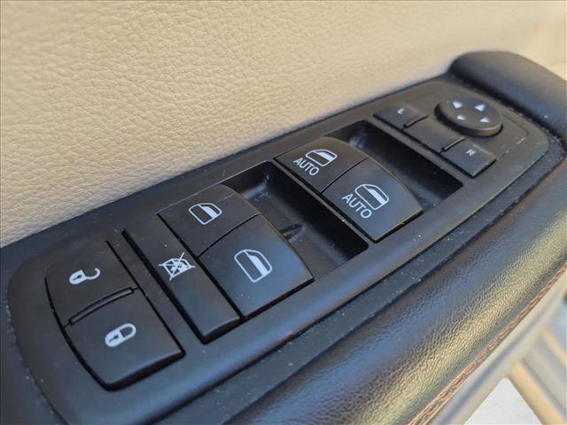 Used 2017 Chrysler Pacifica Touring-L FWD image 11
