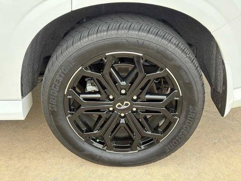 Certified 2026 INFINITI QX80 4WD image 9