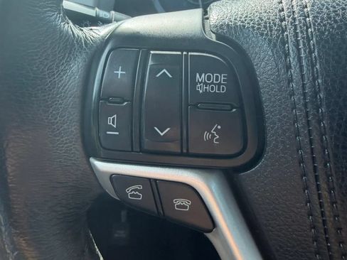 Used 2017 Toyota Sienna XLE w/ XLE Navigation Package FWD image 20
