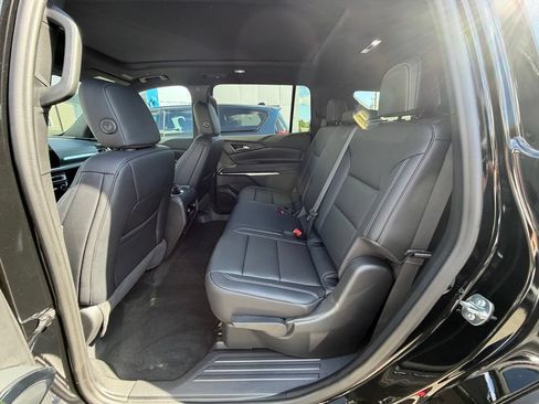 New 2027 Chevrolet Traverse LT w/ Sun and Wheel Package AWD/4WD image 10