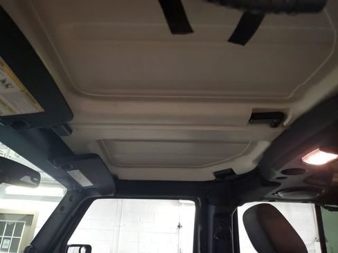 Used 2012 Jeep Wrangler Unlimited Sahara AWD/4WD image 22
