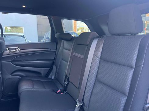 Used 2020 Jeep Grand Cherokee Laredo AWD/4WD image 28