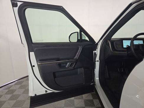 Used 2022 Rivian R1T Adventure image 16