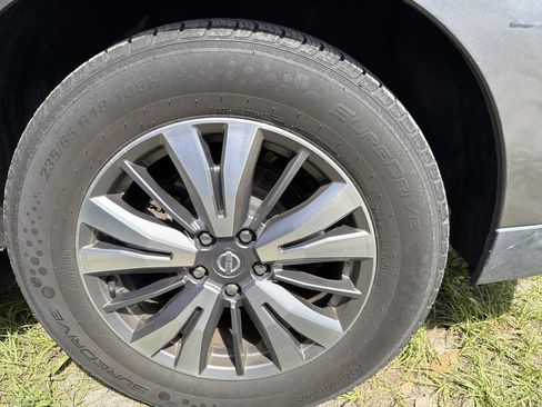 Used 2019 Nissan Pathfinder SV image 8