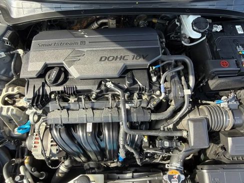 Used 2025 Hyundai Elantra SEL FWD image 31